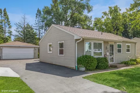 1536 Tappan St, Woodstock, IL 60098