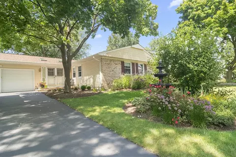 971 Indian Spring Ln, Buffalo Grove, IL 60089