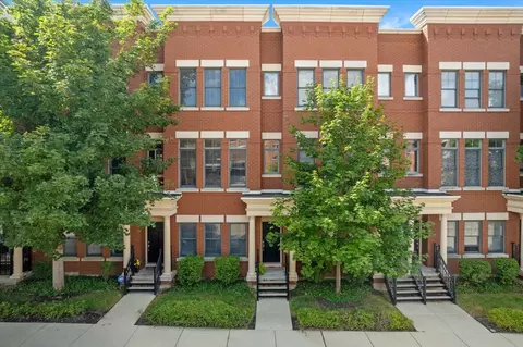 213 Prairie St, Elgin, IL 60120