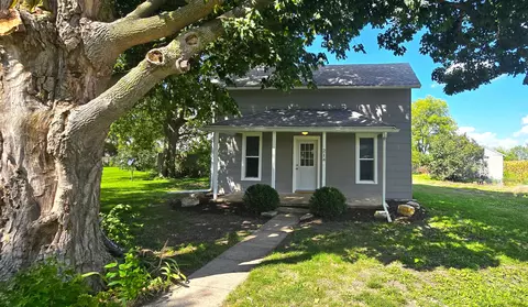 214 E Center St, Seymour, IL 61875