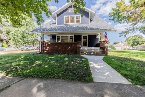21 N Church St, Princeton, IL 61356