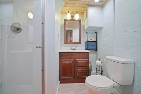 Bath - 903 N Beech St, Normal, IL 61761 photo 2 of 2