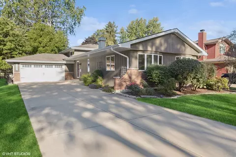 5252 Benton Ave, Downers Grove, IL 60515