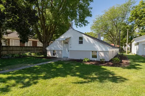211 N Harrison St, Flanagan, IL 61740