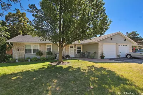 7433 Crest Hill Ct #7433, Fox Lake, IL 60020