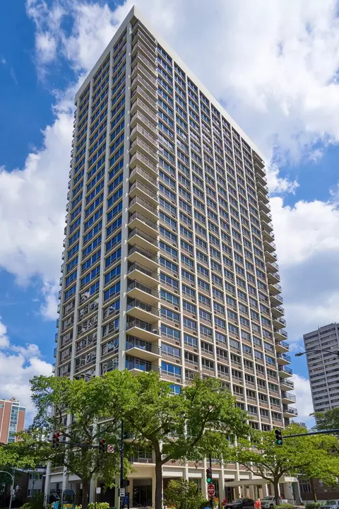 88 W Schiller St #1204L, Chicago, IL 60610