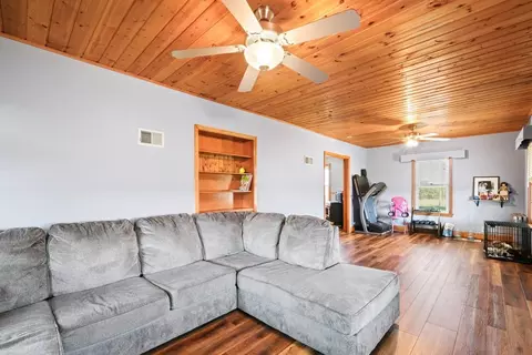 Living - 1025 Long Rd, Harmon, IL 61042 photo 1 of 2