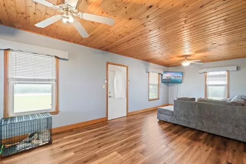 Living - 1025 Long Rd, Harmon, IL 61042 photo 2 of 2