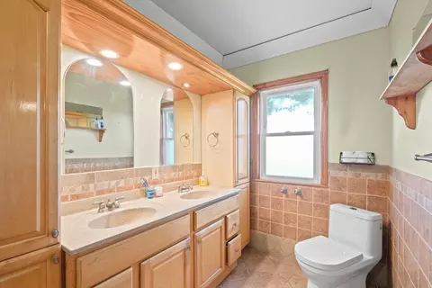 Bath - 1025 Long Rd, Harmon, IL 61042 photo 1 of 4