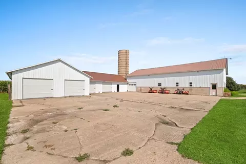 Exterior - 1025 Long Rd, Harmon, IL 61042 photo 7 of 36