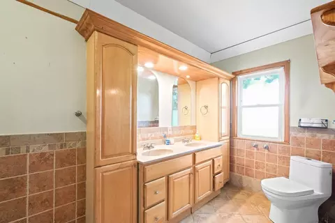 Bath - 1025 Long Rd, Harmon, IL 61042 photo 2 of 4