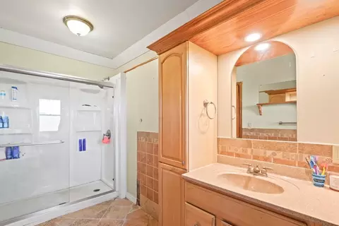 Bath - 1025 Long Rd, Harmon, IL 61042 photo 3 of 4