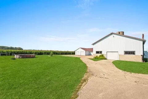 Exterior - 1025 Long Rd, Harmon, IL 61042 photo 17 of 36