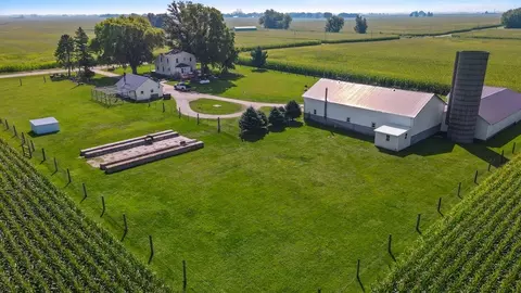Exterior - 1025 Long Rd, Harmon, IL 61042 photo 3 of 36