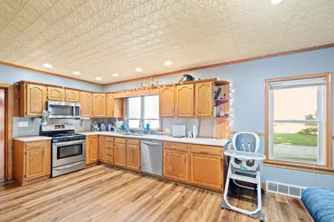 Kitchen - 1025 Long Rd, Harmon, IL 61042 photo 2 of 5