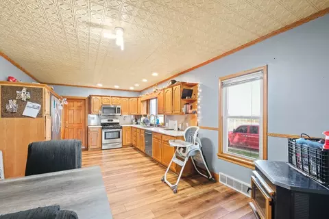 Kitchen - 1025 Long Rd, Harmon, IL 61042 photo 3 of 5