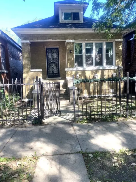 5729 S Loomis Blvd, Chicago, IL 60636