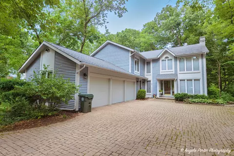 4751 Woodcliff Ln, Palatine, IL 60067