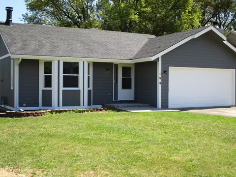 153 Columbia St, Poplar Grove, IL 61065