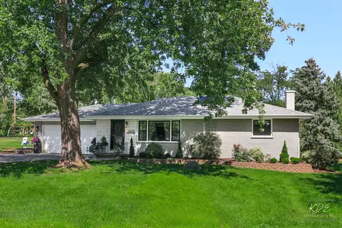25 W110 Lacey Ave, Naperville, IL 60563