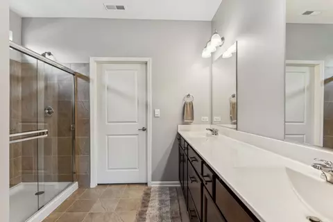 Bath - 1635 Windsor Rd, Pingree Grove, IL 60140 photo 2 of 3