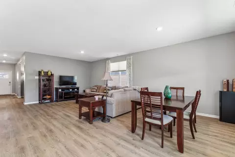 Entry Way - 1635 Windsor Rd, Pingree Grove, IL 60140 photo 5 of 7