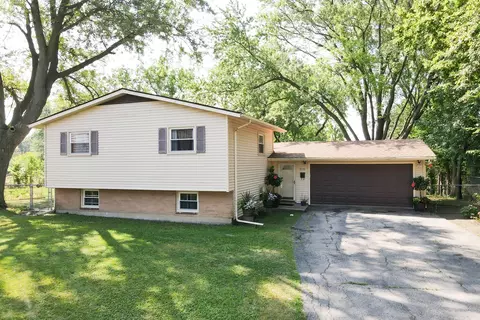 7175 Longmeadow Ln, Hanover Park, IL 60133