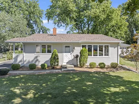447 Navajo Trl, Buffalo Grove, IL 60089