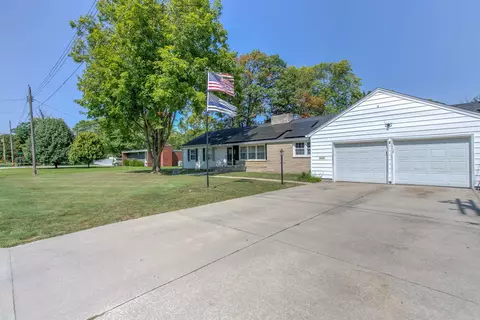 Exterior - 802 E Scott St, Tuscola, IL 61953 photo 5 of 6