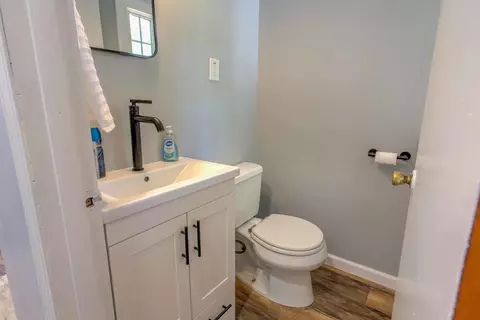 Bath - 802 E Scott St, Tuscola, IL 61953 photo 1 of 2