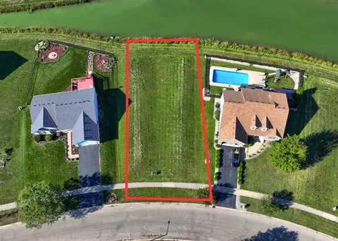 1307 Briarwood Ln, Sandwich, IL 60548