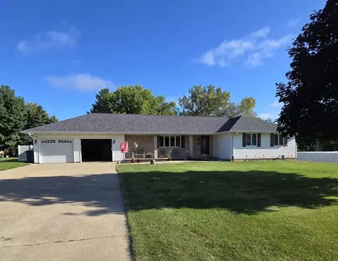 25632 Front St, Sterling, IL 61081