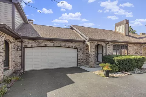 Exterior - 1870 Golf View Dr, Bartlett, IL 60103 photo 6 of 7