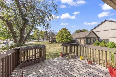 Exterior - 1870 Golf View Dr, Bartlett, IL 60103 photo 3 of 7