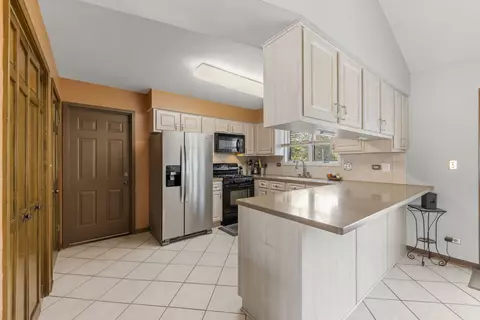 Kitchen - 1870 Golf View Dr, Bartlett, IL 60103 photo 1 of 4