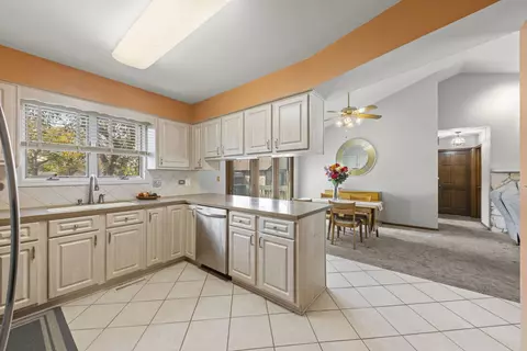 Kitchen - 1870 Golf View Dr, Bartlett, IL 60103 photo 3 of 4