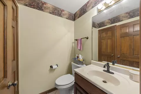 Bath - 1870 Golf View Dr, Bartlett, IL 60103 photo 1 of 4