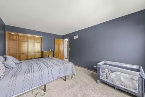 Bedroom - 1870 Golf View Dr, Bartlett, IL 60103 photo 4 of 5