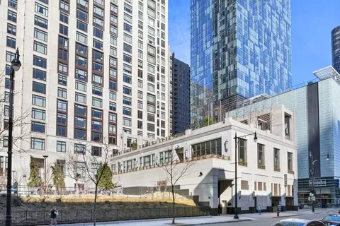 451 E Grand Ave #5105, Chicago, IL 60611