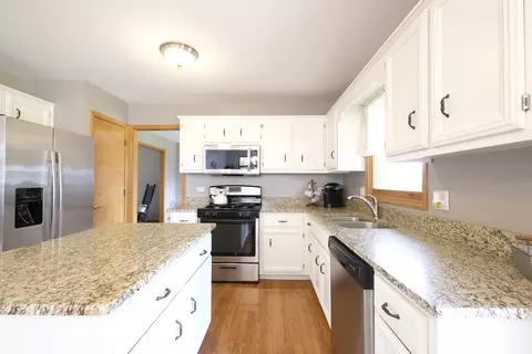 Kitchen - 25114 Vermette Rd, Plainfield, IL 60585 photo 3 of 3