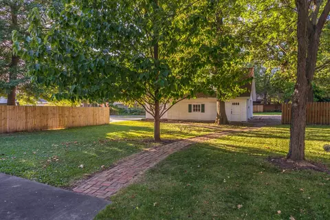 2007 E Jackson St E, Bloomington, IL 61701 photo 42