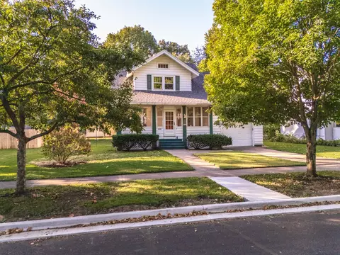 2007 E Jackson St E, Bloomington, IL 61701