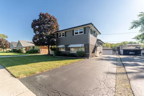 9315 S 80th Ct, Hickory Hills, IL 60457