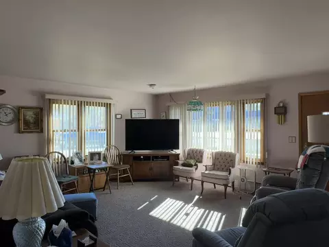 205 E 4th St, Herscher, IL 60941 photo 7