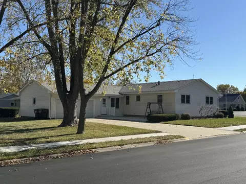 205 E 4th St, Herscher, IL 60941 photo 4