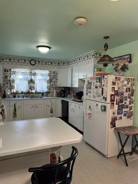 205 E 4th St, Herscher, IL 60941 photo 10