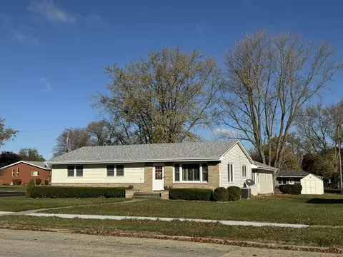 205 E 4th St, Herscher, IL 60941