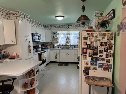 205 E 4th St, Herscher, IL 60941 photo 9