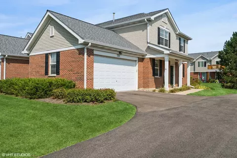 721 Legend Ln, Mchenry, IL 60050
