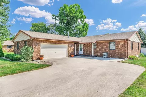 306 Wesley Ave, Savoy, IL 61874